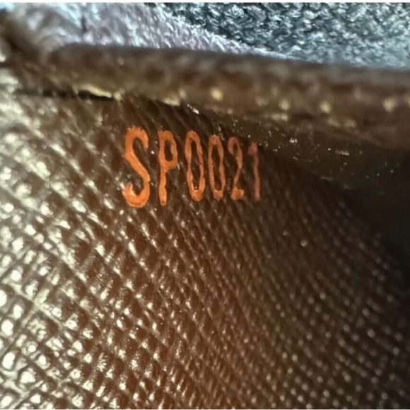 LOUIS VUITTON DAMIER SNAP WALLET - Picture 2 of 11